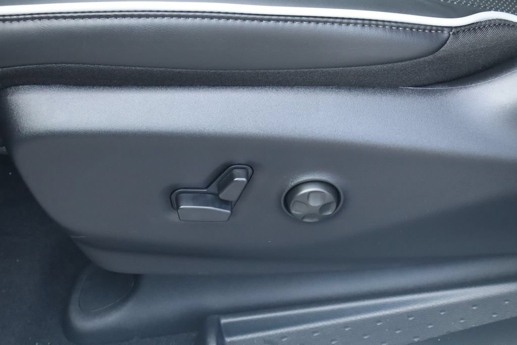 New 2027 Chrysler Pacifica Limited AWD/4WD image 17