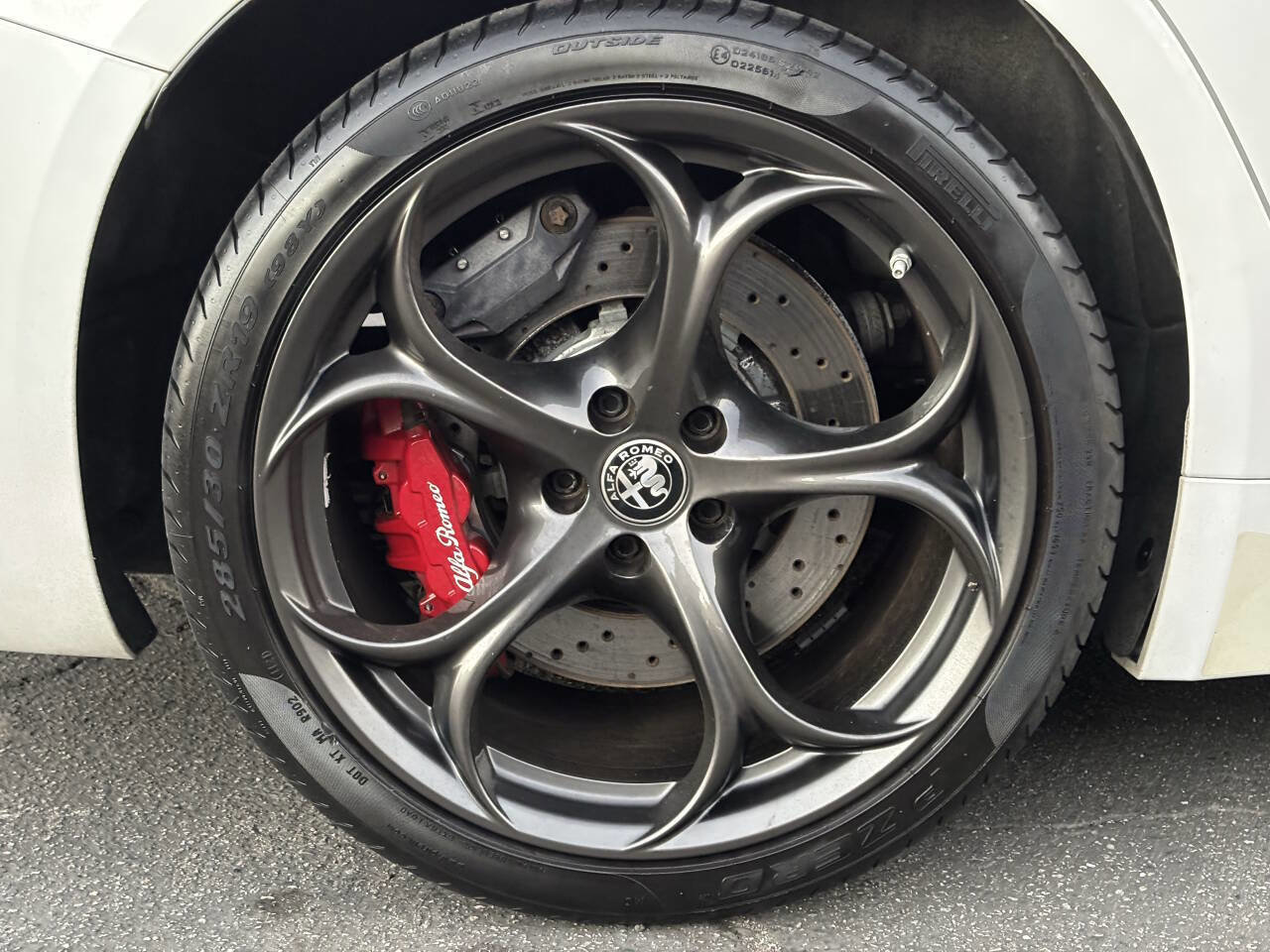 Used 2018 Alfa Romeo Giulia Quadrifoglio w/ Driver Assist Dynamic Package image 23