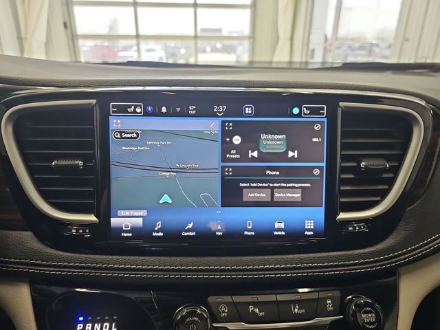 Used 2024 Chrysler Pacifica Limited FWD image 18