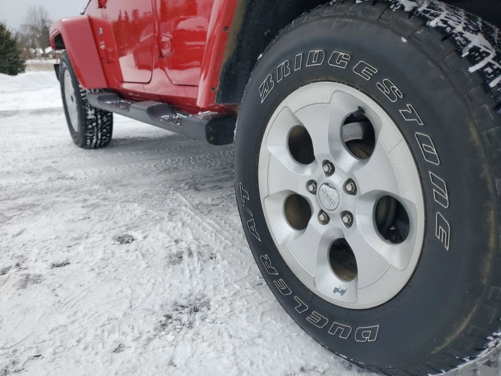 Used 2014 Jeep Wrangler Unlimited Sahara w/ Connectivity Group image 27