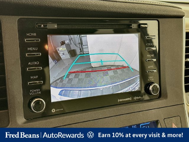 Used 2018 Toyota Sienna XLE Premium FWD image 19