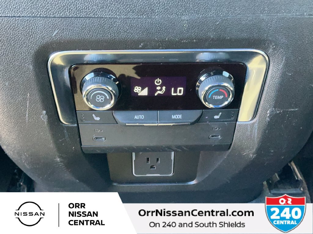 Used 2025 Chevrolet Tahoe Premier AWD/4WD image 15