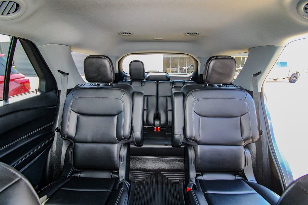 Used 2023 Ford Explorer XLT w/ Equipment Group 202A image 9