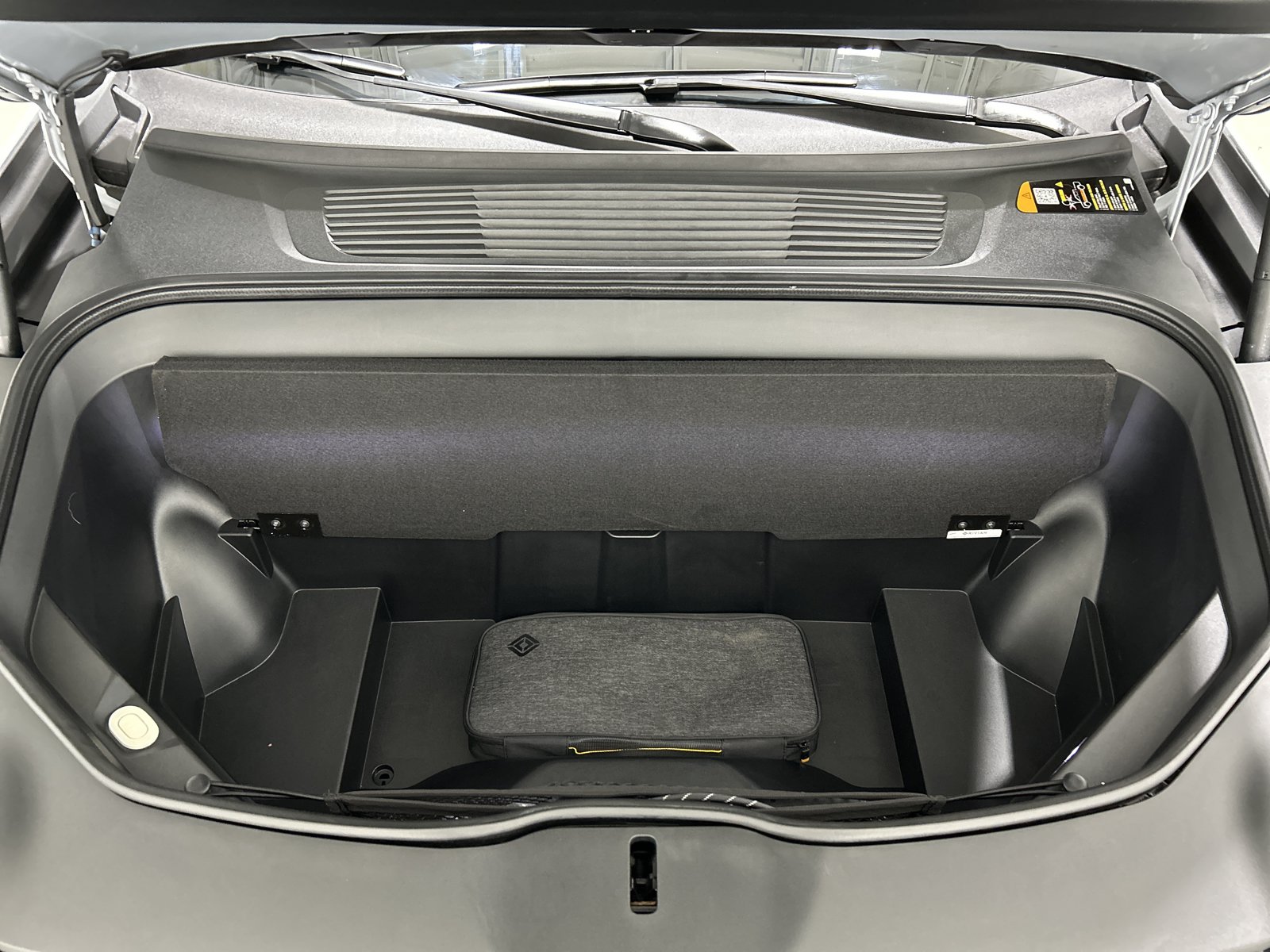 Used 2024 Rivian R1T Adventure AWD/4WD image 14