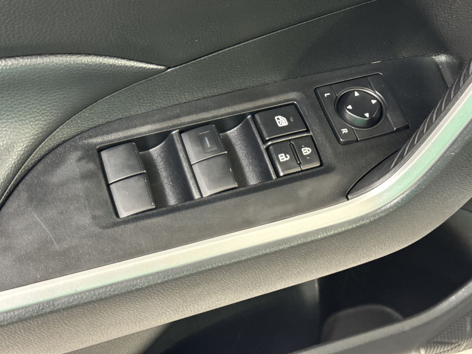 Used 2024 Toyota RAV4 LE AWD/4WD image 25