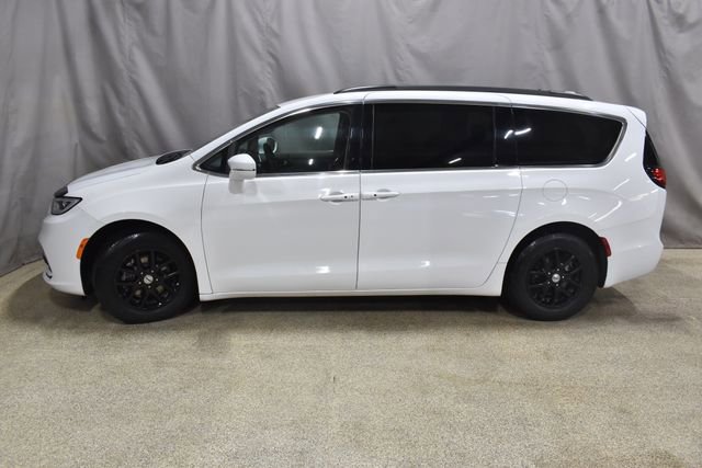 Certified 2022 Chrysler Pacifica Touring-L image 7