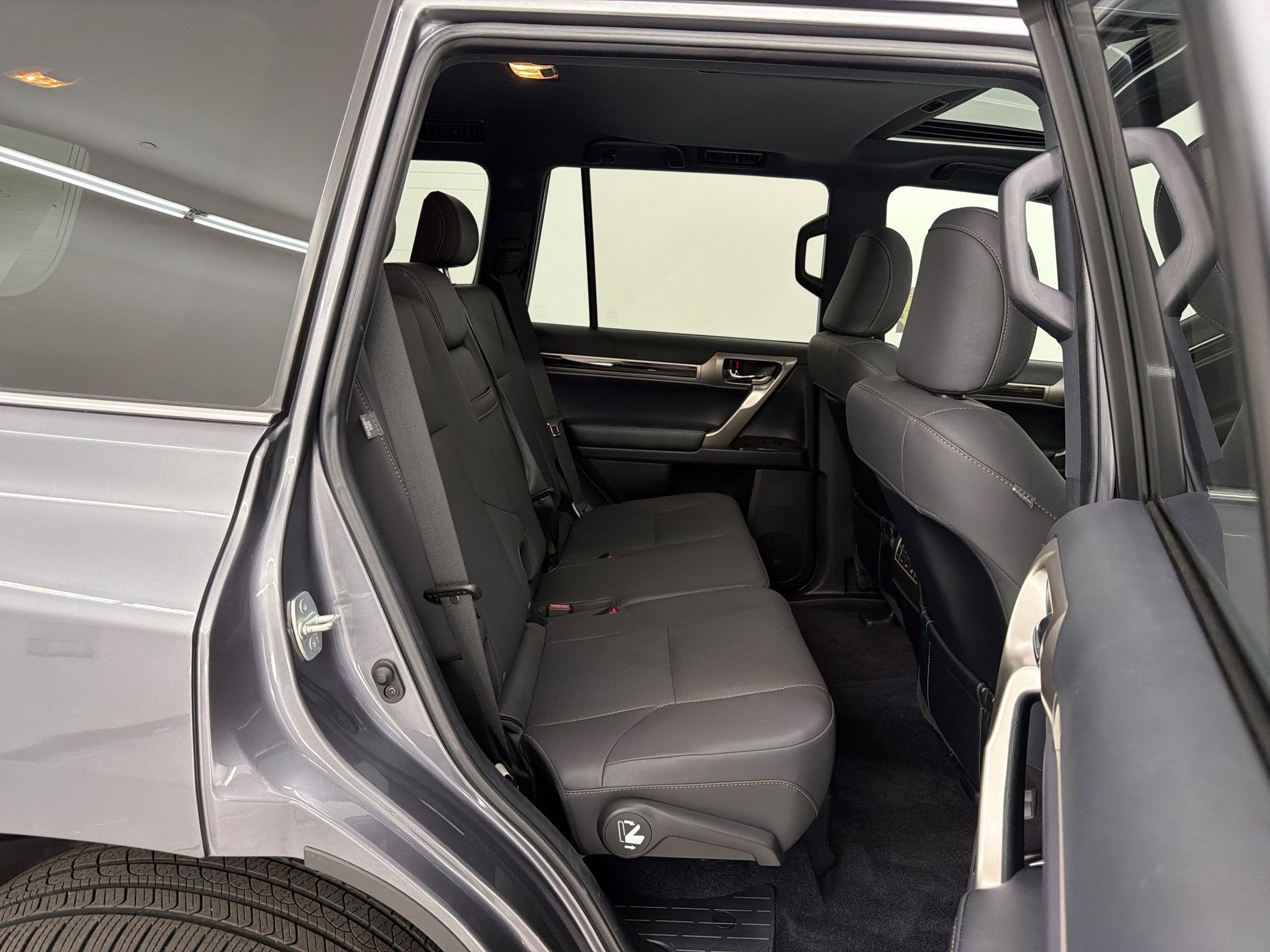 Used 2021 Lexus GX 460 Premium w/ Premium Package AWD/4WD image 31