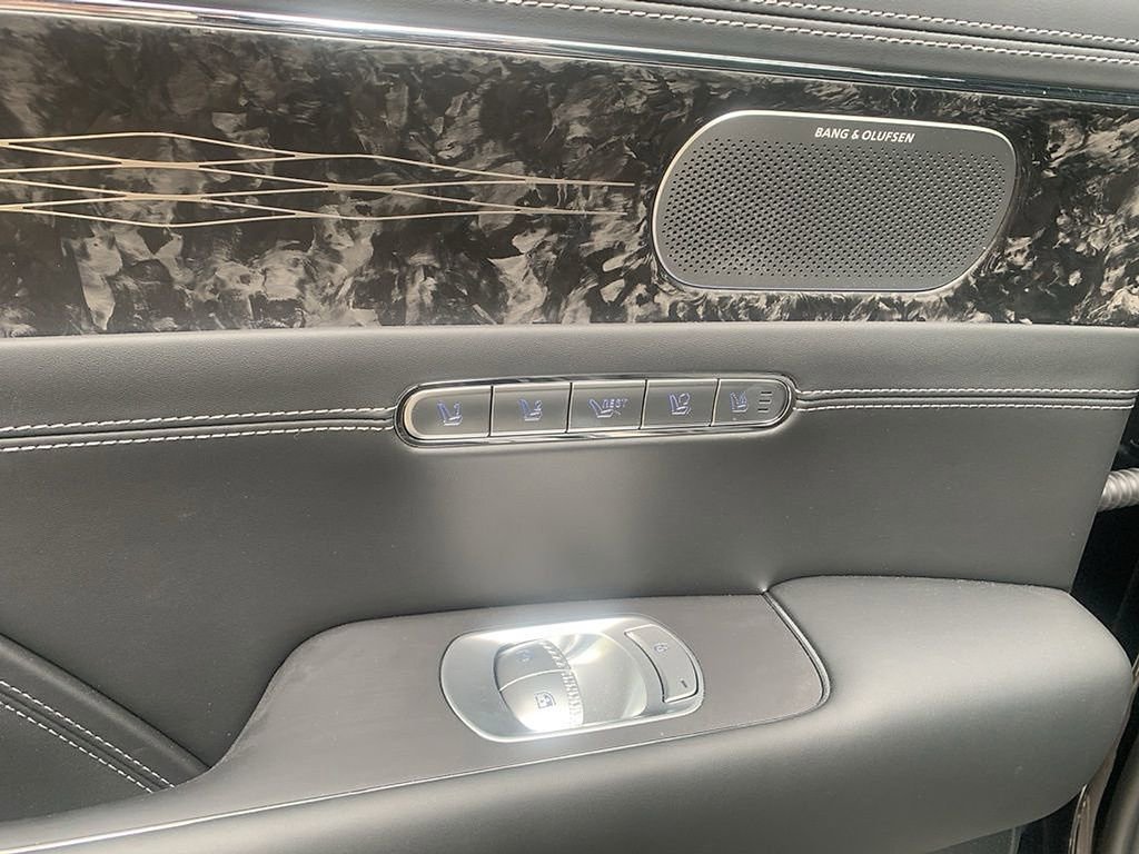 Used 2025 Genesis G90 3.5T image 18