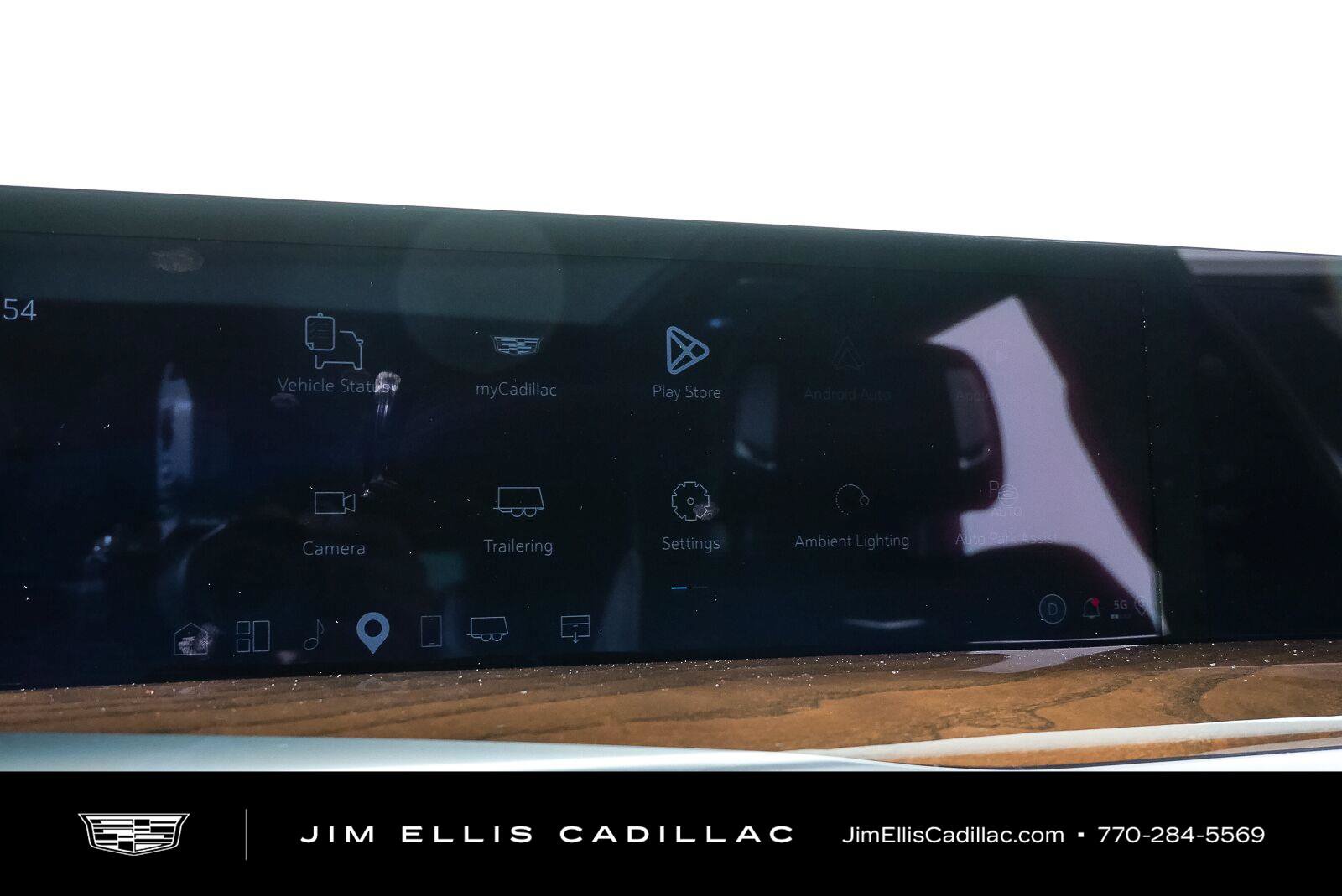 Used 2025 Cadillac Escalade Sport Platinum w/ LPO, ONYX Package AWD/4WD image 14
