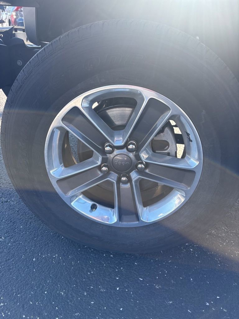 Used 2018 Jeep Wrangler Unlimited Sahara image 30