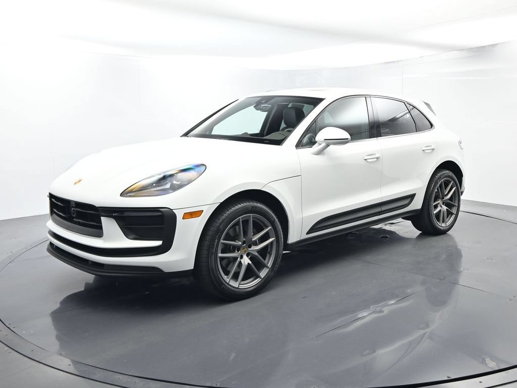 Certified 2025 Porsche Macan AWD/4WD image 1