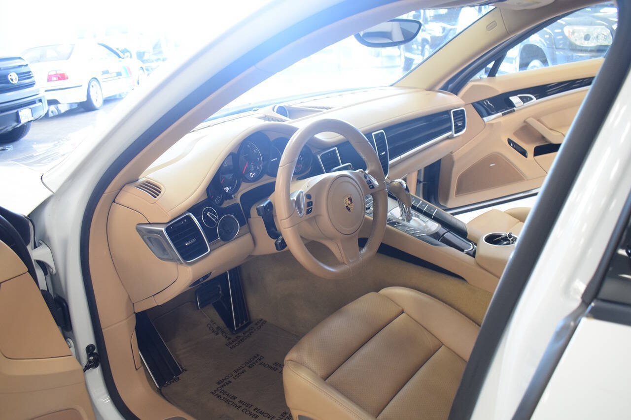 Used 2016 Porsche Panamera AWD/4WD image 41