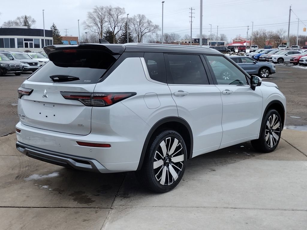 New 2026 Mitsubishi Outlander SEL image 16