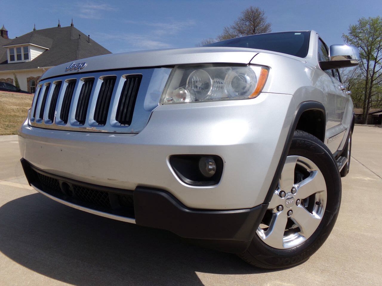 Used 2011 Jeep Grand Cherokee Limited RWD image 6