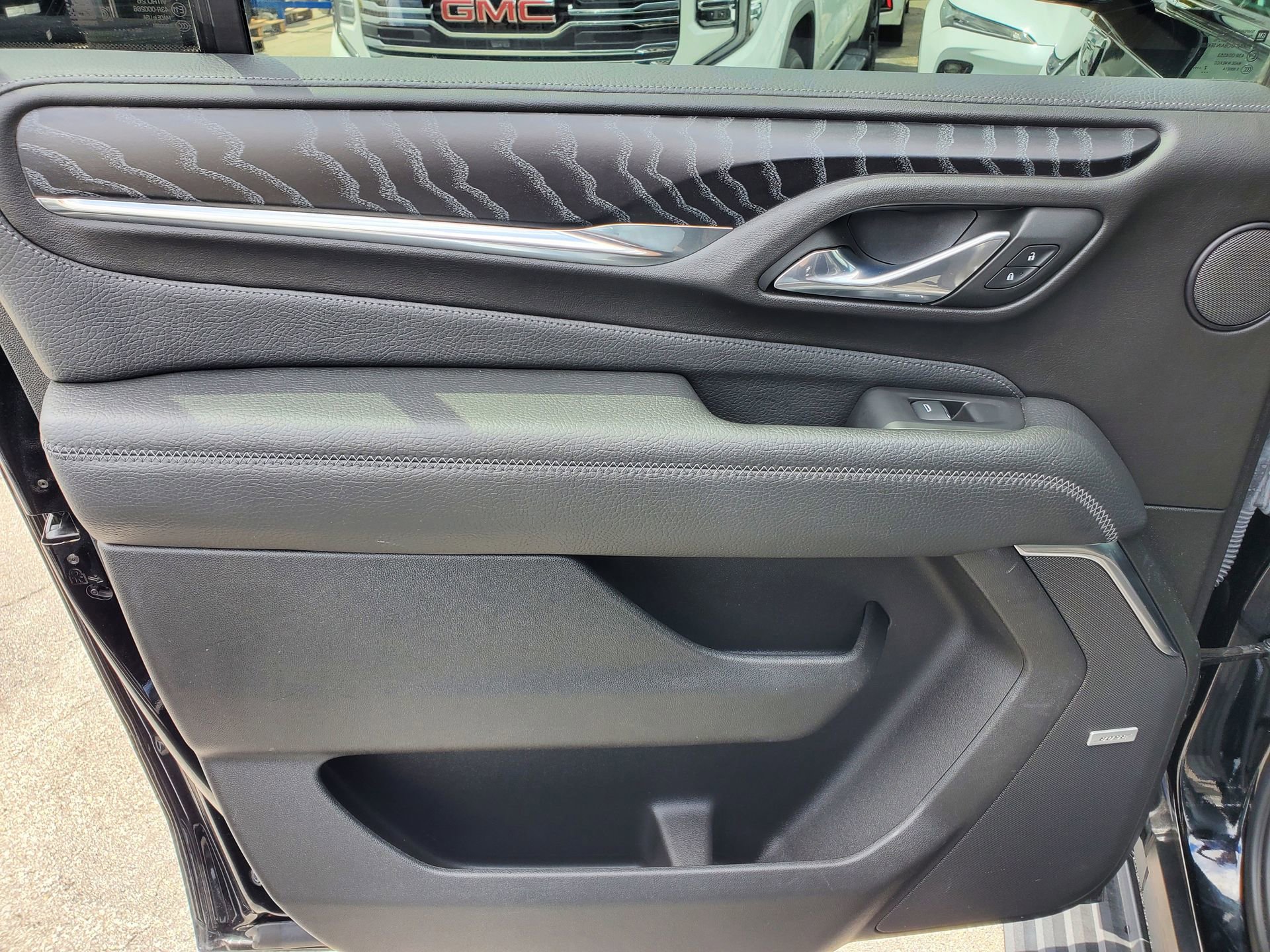 Used 2023 GMC Yukon XL Denali AWD/4WD image 10