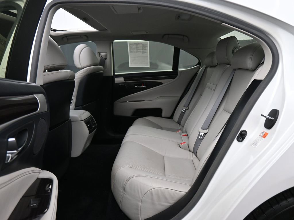 Used 2016 Lexus LS 460 w/ Comfort Package image 20