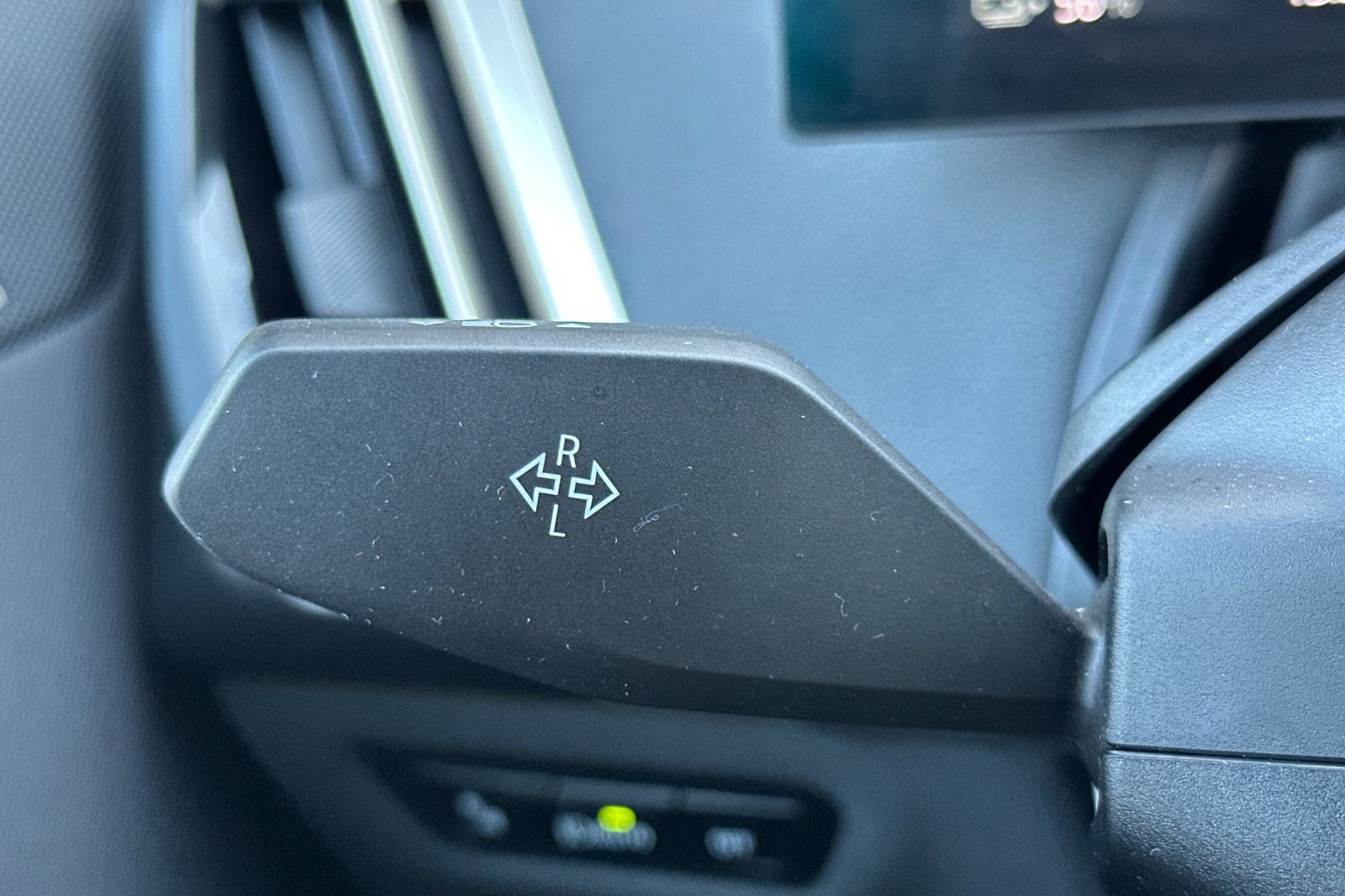 Used 2025 BMW iX xDrive50 image 34