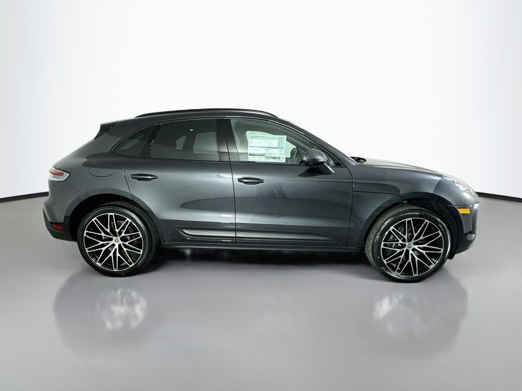 Certified 2026 Porsche Macan AWD/4WD image 8