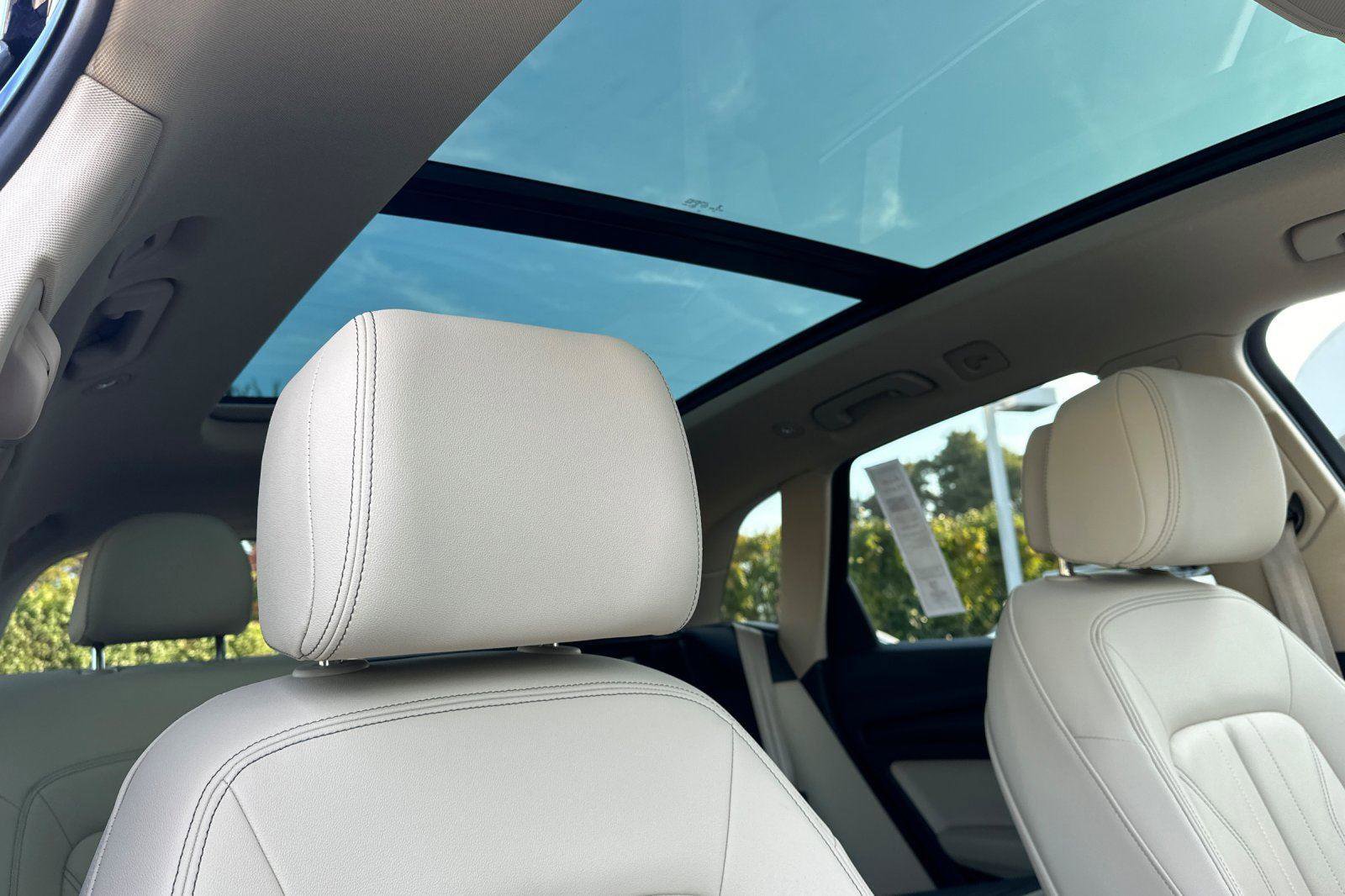 Used 2023 Audi Q5 Premium w/ Convenience Package image 17