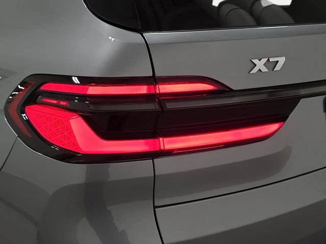 Used 2024 BMW X7 M60i w/ Executive Package image 34