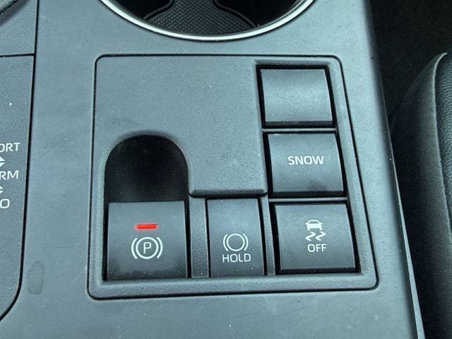 Used 2023 Toyota Highlander XLE FWD image 23
