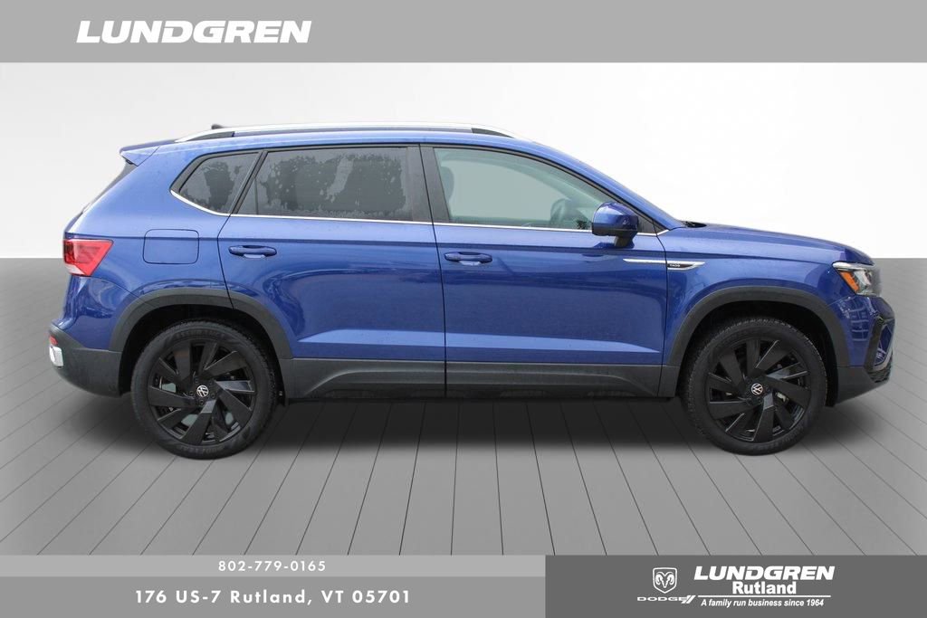 Used 2024 Volkswagen Taos SE w/ Panoramic Sunroof Package image 2