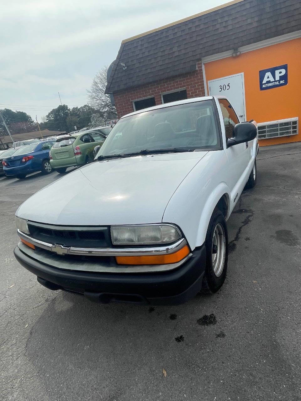 Used 1999 Chevrolet S10 Pickup 2WD Regular Cab image 1