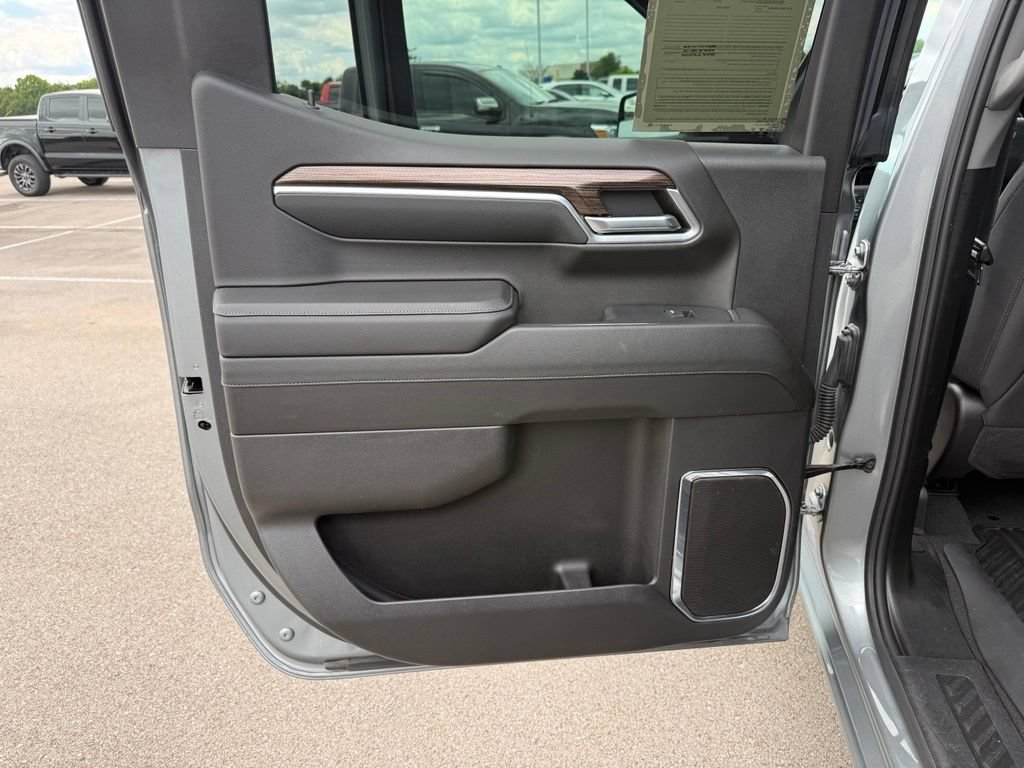 Used 2024 Chevrolet Silverado 1500 LT AWD/4WD image 11