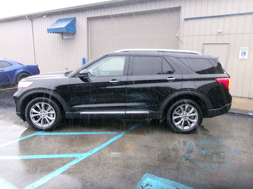 Used 2022 Ford Explorer Limited w/ Equipment Group 301A image 3