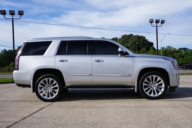 Used 2018 Cadillac Escalade Luxury AWD/4WD image 3