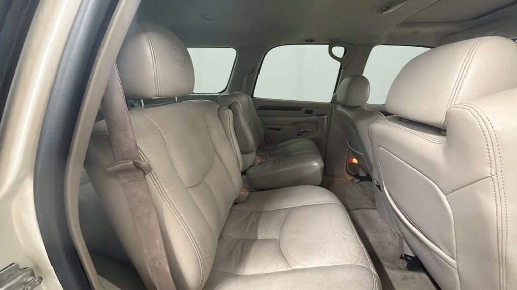 Used 2004 Cadillac Escalade AWD image 14