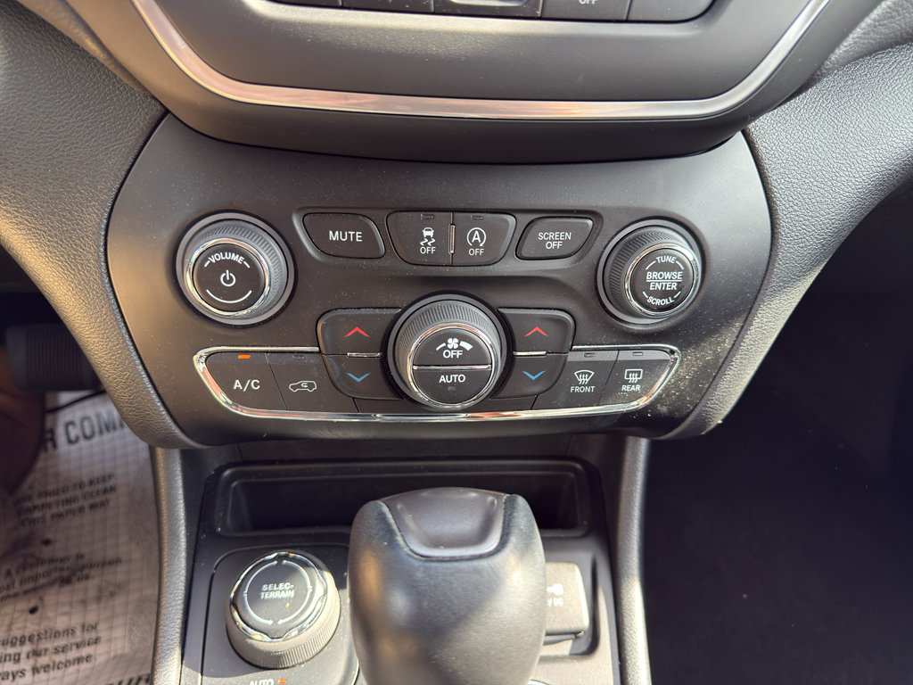 Used 2023 Jeep Cherokee Altitude Lux AWD/4WD image 18