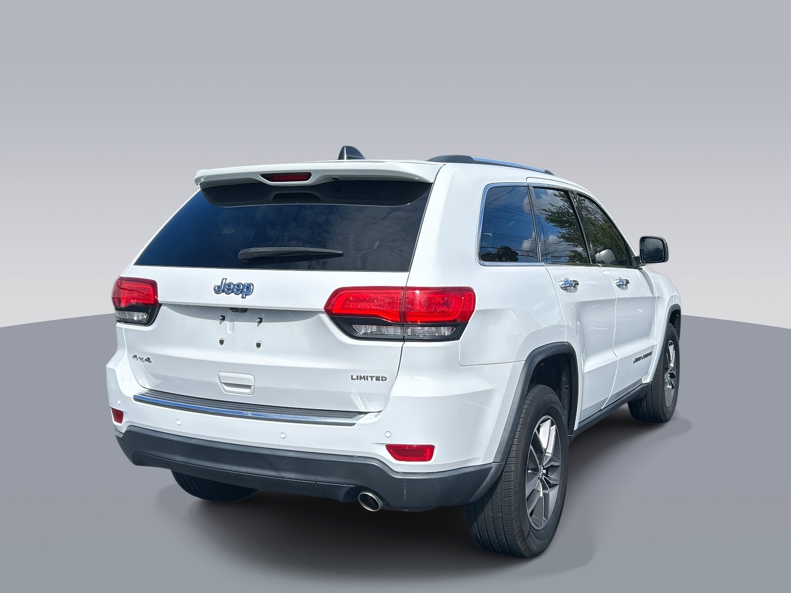 Used 2017 Jeep Grand Cherokee Limited image 3