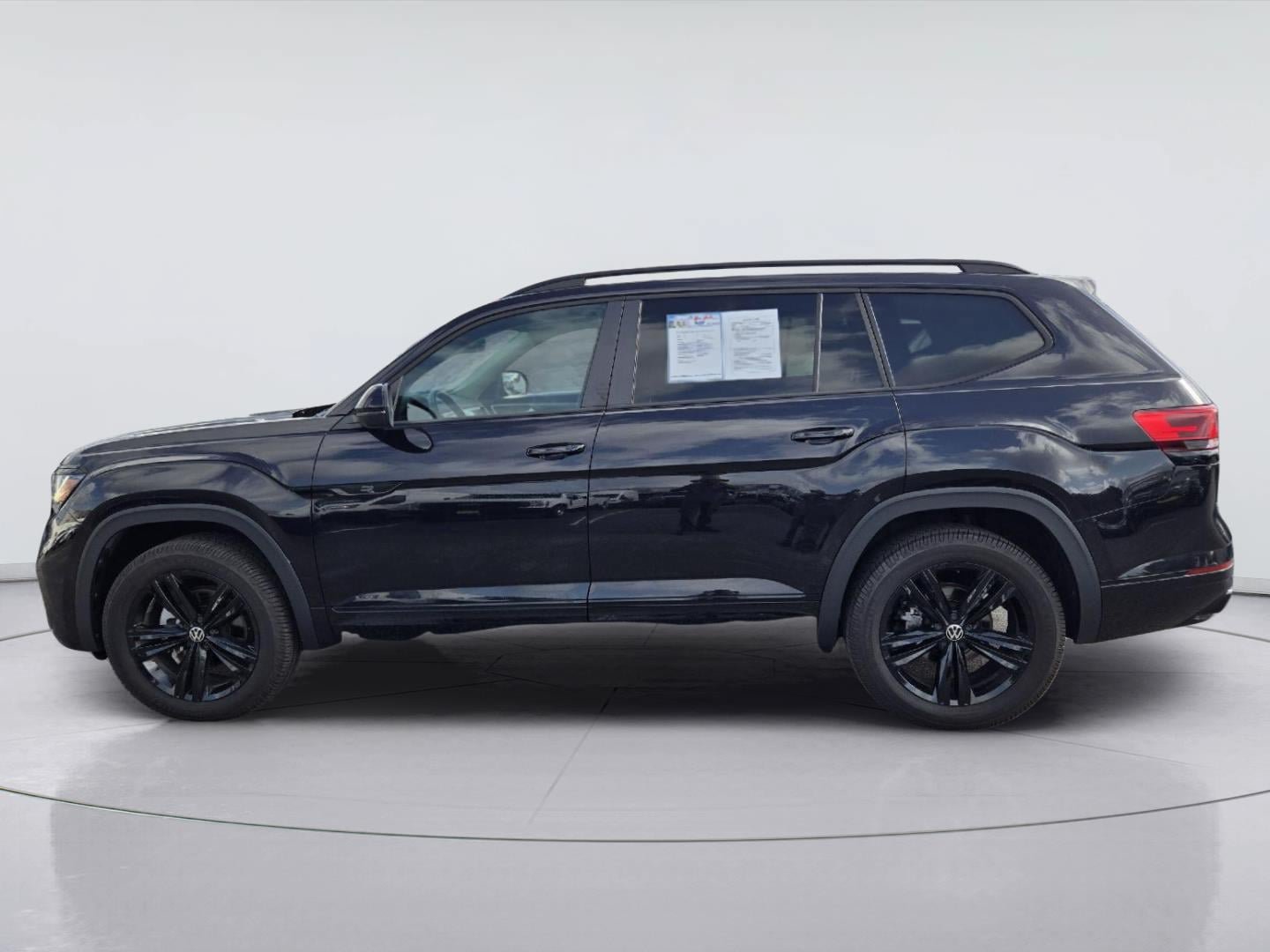 Used 2022 Volkswagen Atlas SEL R-Line AWD/4WD image 5