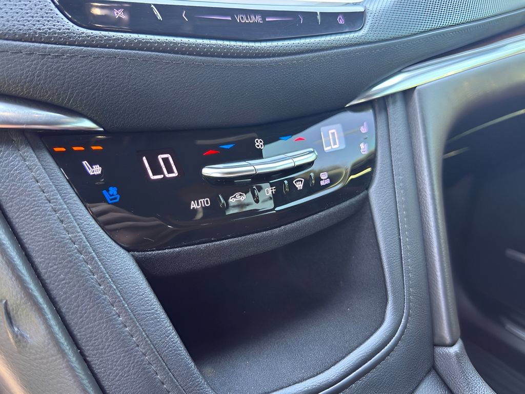 Used 2019 Cadillac XT5 Premium Luxury w/ Driver Assist Package AWD/4WD image 17