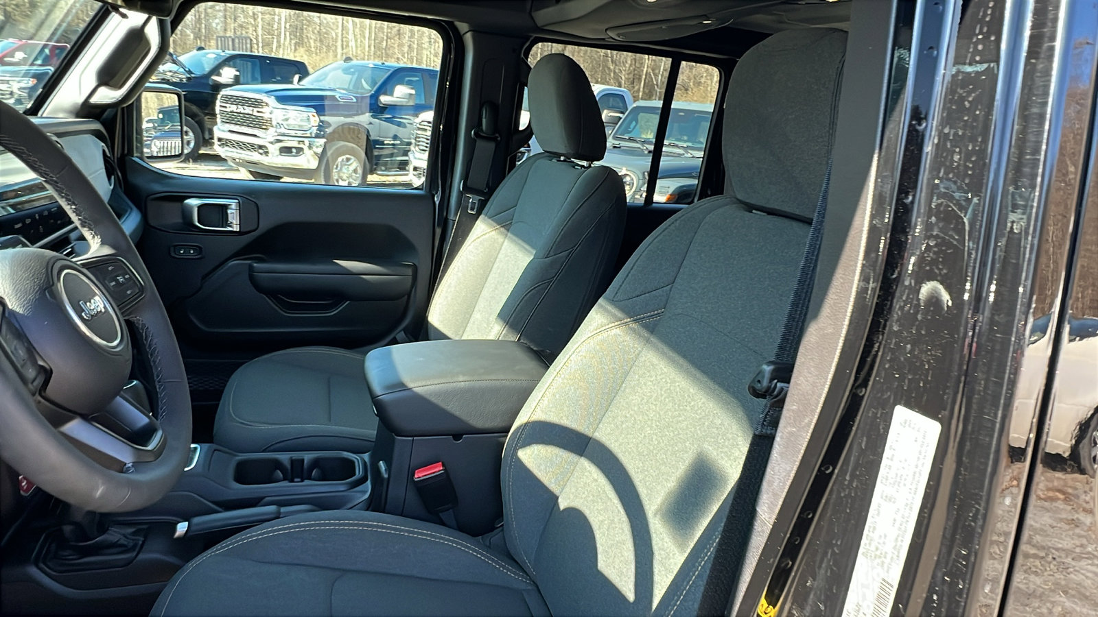 Used 2025 Jeep Wrangler Willys image 17