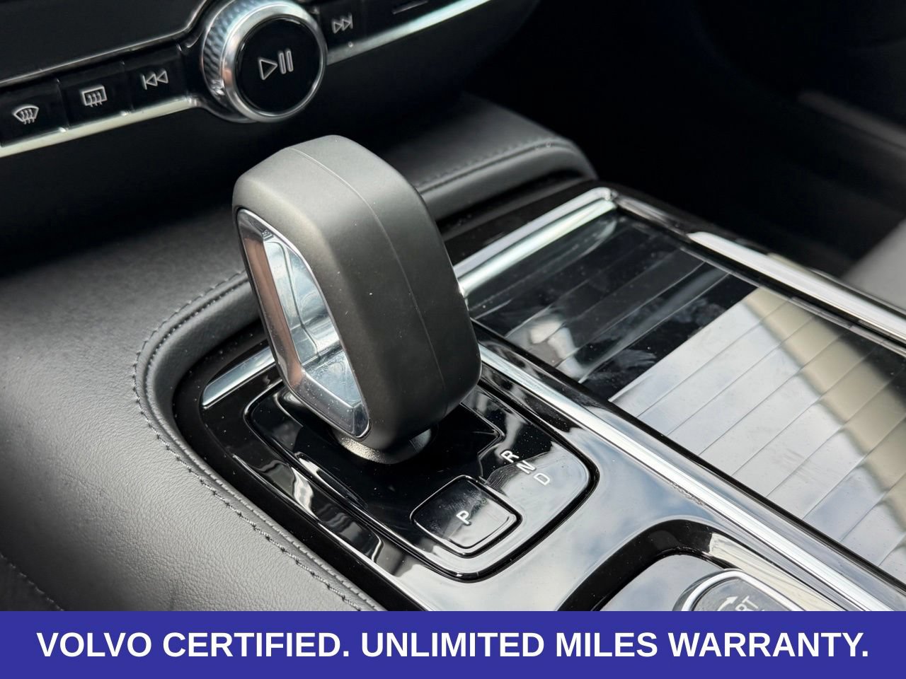Certified 2025 Volvo S60 T8 Plus w/ Climate Package AWD/4WD image 22