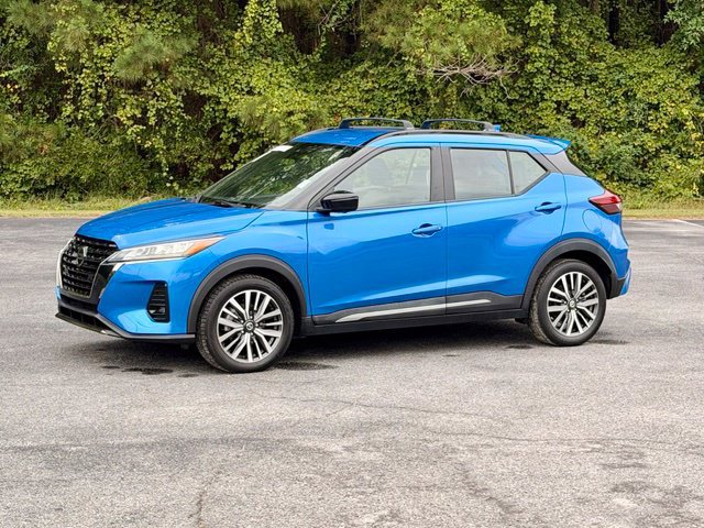 Used 2021 Nissan Kicks SR w/ SR Premium Package FWD image 2