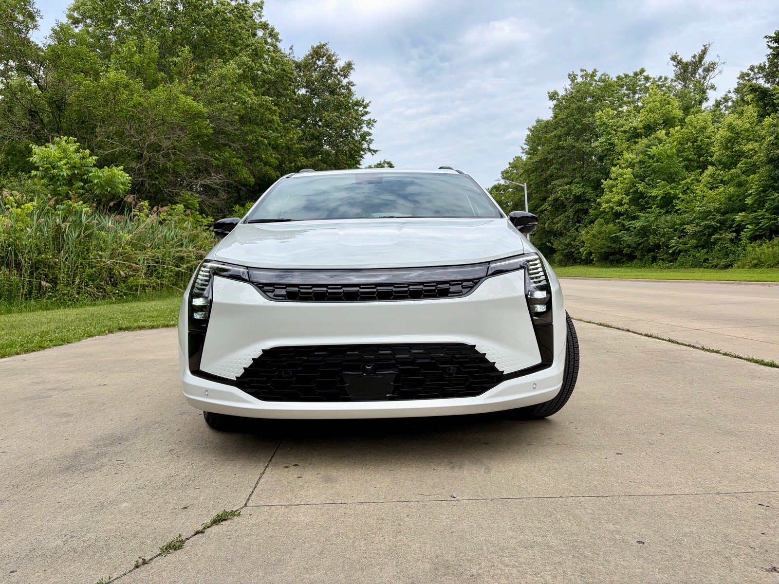 New 2027 Chrysler Pacifica Limited FWD image 7