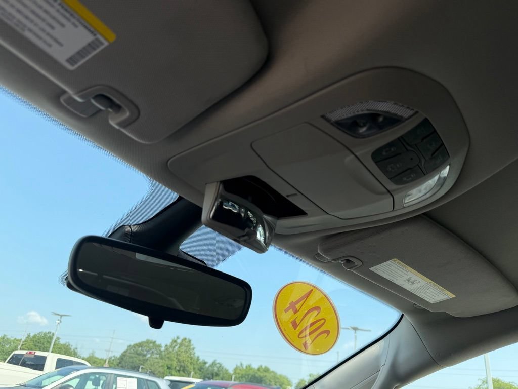 Used 2024 Chrysler Pacifica Touring-L FWD image 27