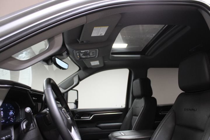 Used 2025 GMC Sierra 2500 Denali image 3