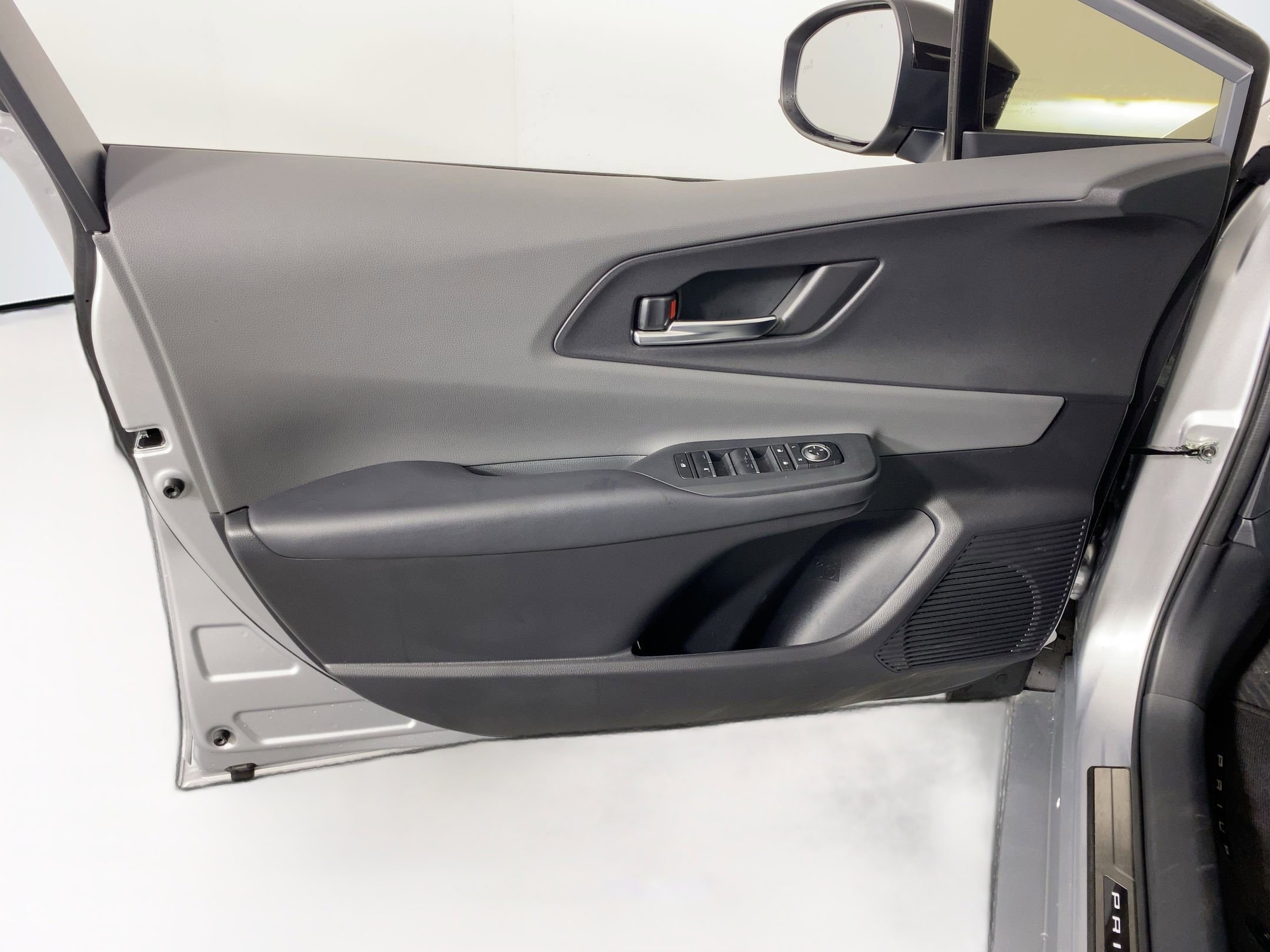 Used 2025 Toyota Prius XLE image 21