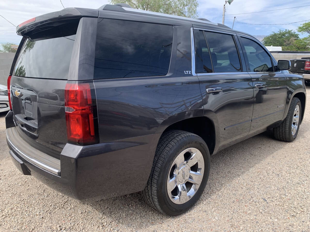 Used 2015 Chevrolet Tahoe LTZ AWD/4WD image 5