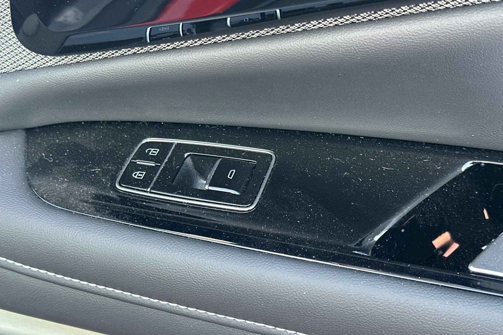Certified 2025 Cadillac Optiq Sport 2 AWD/4WD image 21