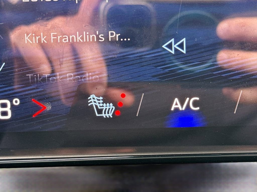 Used 2026 Chevrolet Traverse LT w/ Driver Confidence Package image 16