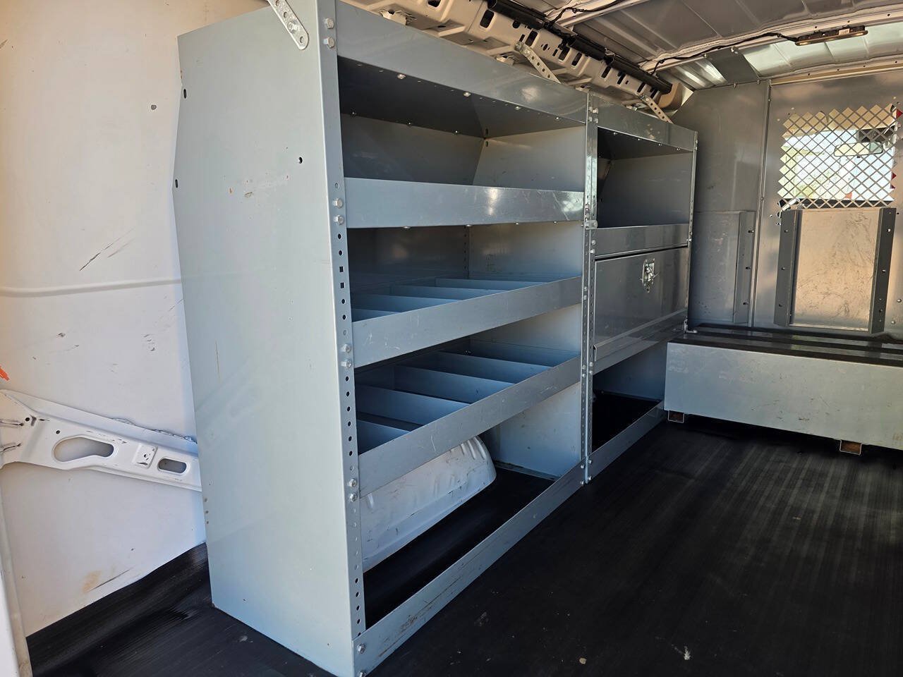 Used 2020 Chevrolet Express 3500 RWD image 12