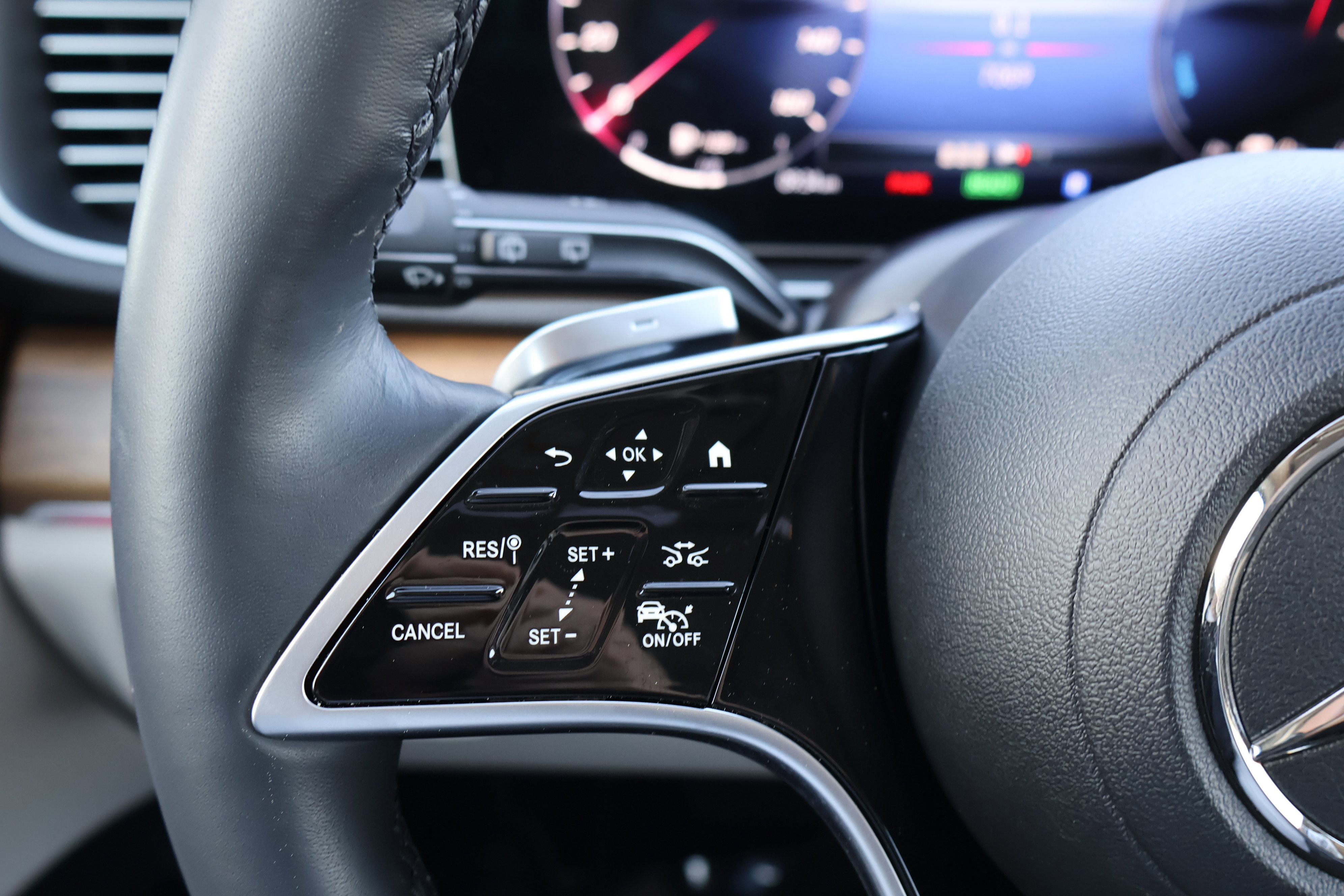 Used 2025 Mercedes-Benz GLE 450e 4MATIC image 35