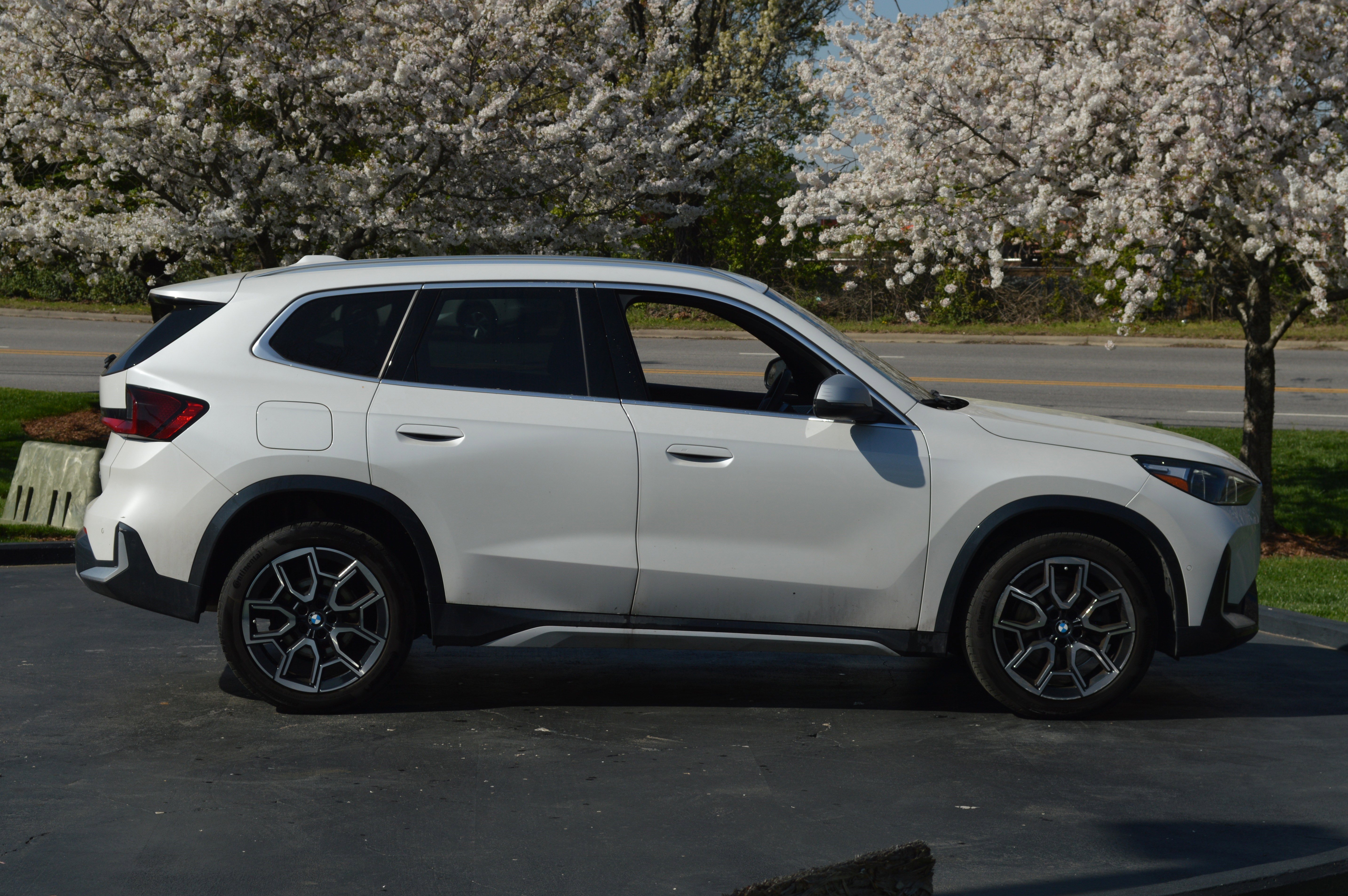 Certified 2024 BMW X1 xDrive28i w/ Convenience Package image 12