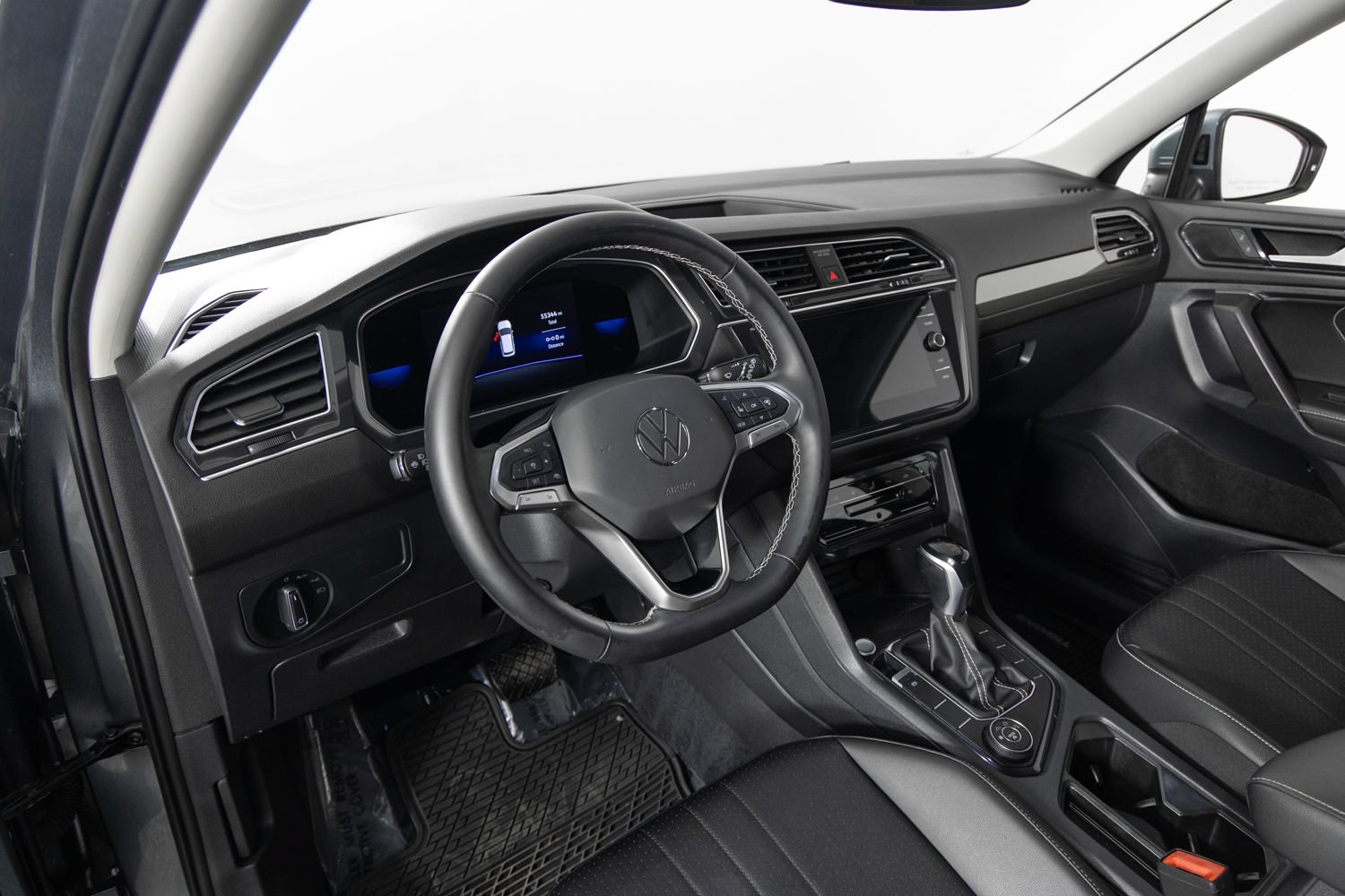 Used 2022 Volkswagen Tiguan SE AWD/4WD image 13