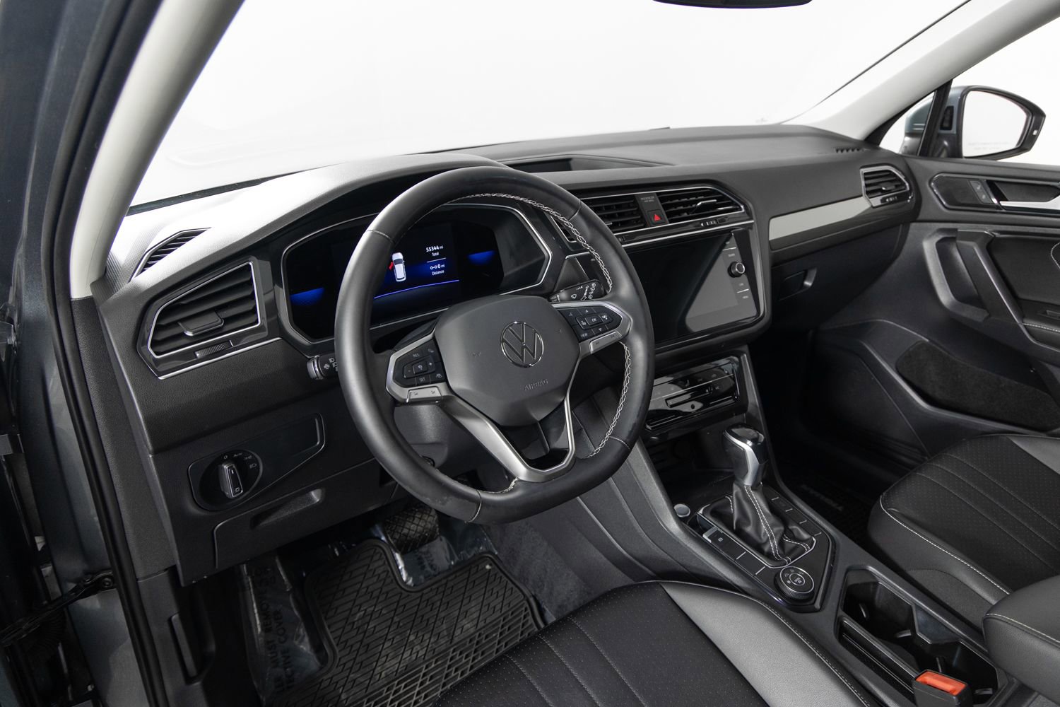Used 2022 Volkswagen Tiguan SE AWD/4WD image 13